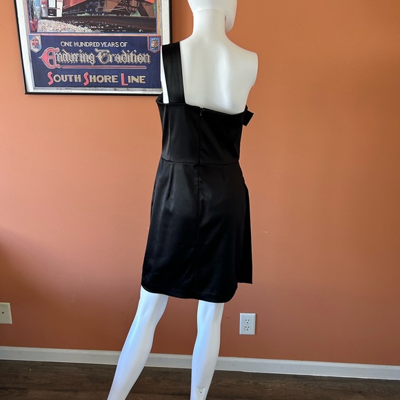 ELIZA J black and cream one shoulder satiny cocktail dress - Picture 7 of 8